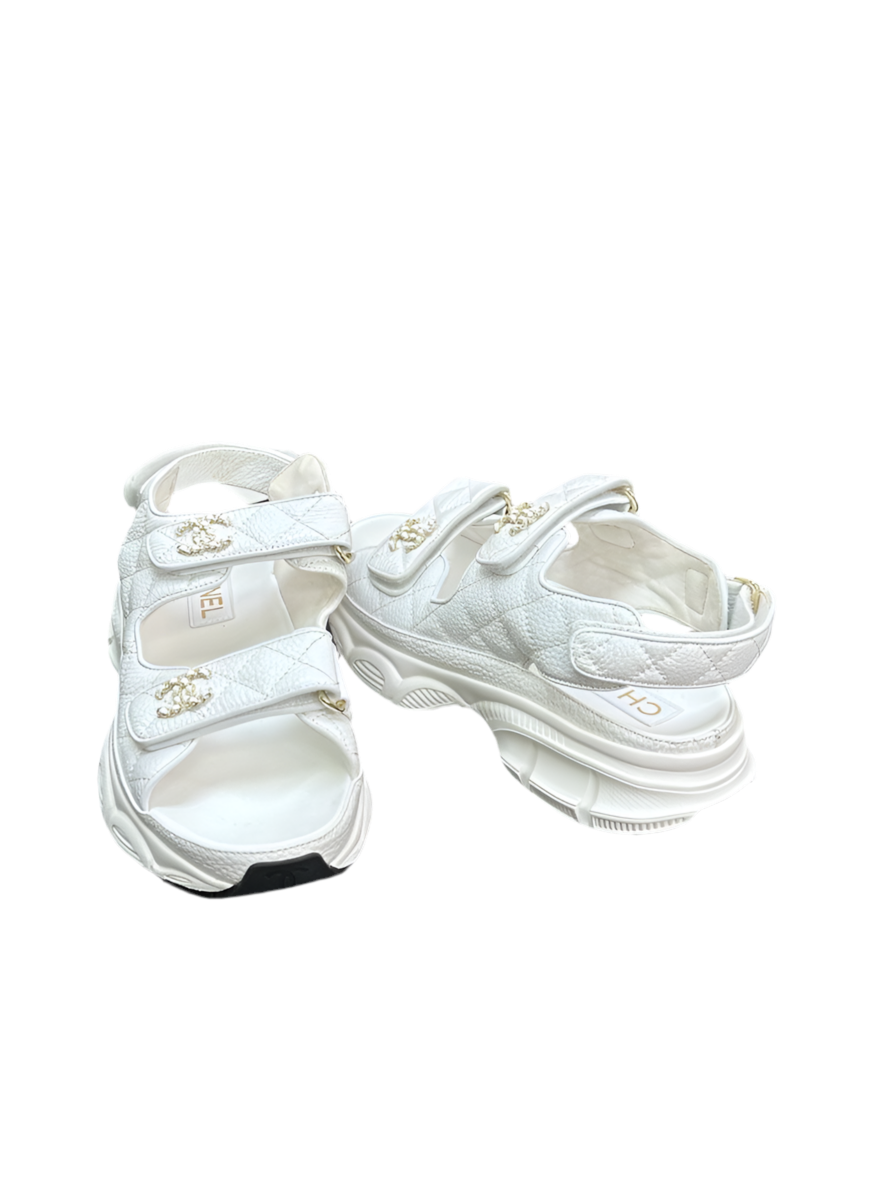 Chanel Dad Sandals – Wit Preloved Designer Sandalen CC Logo