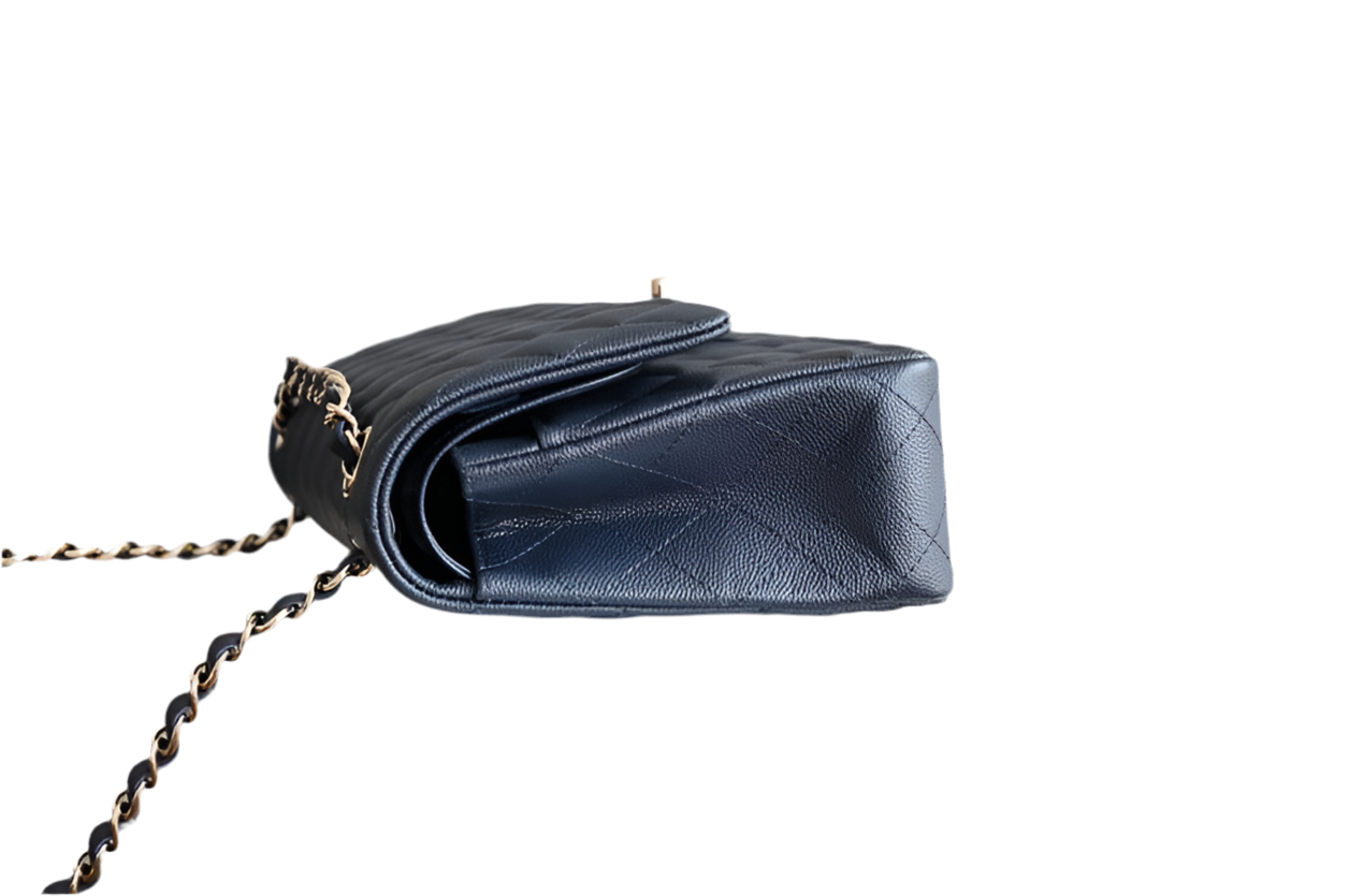 Chanel Classic Flap Bag Medium – Marineblaues Kaviarleder mit goldenen Beschlägen – Preloved Shoulder Bag Kollektion 2025
