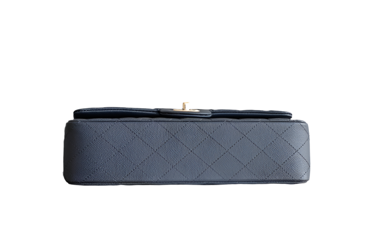 Chanel Classic Flap Bag Medium – Marineblaues Kaviarleder mit goldenen Beschlägen – Preloved Shoulder Bag Kollektion 2025