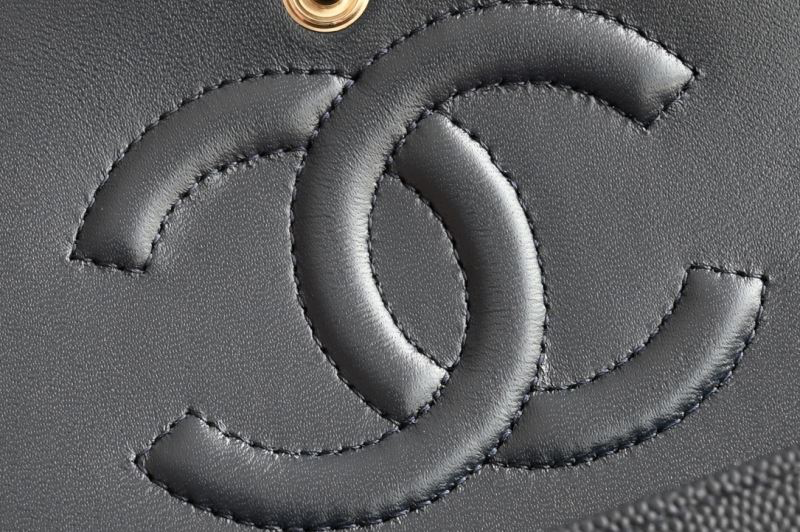 Chanel Classic Flap Bag Medium – Marineblaues Kaviarleder mit goldenen Beschlägen – Preloved Shoulder Bag Kollektion 2025