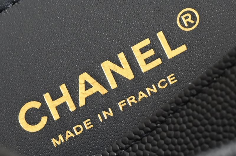 Chanel Classic Flap Bag Medium – Marineblaues Kaviarleder mit goldenen Beschlägen – Preloved Shoulder Bag Kollektion 2025