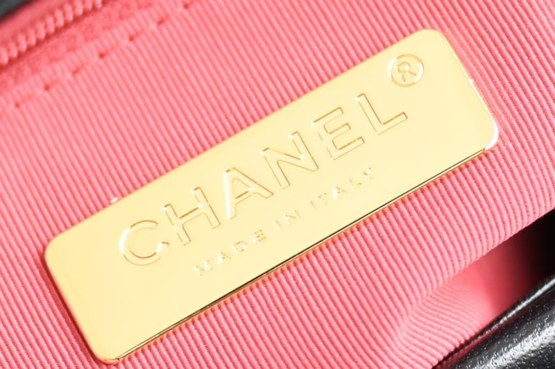 Chanel 19 Flap Bag Small – Wit Glanzend Lamsleer met Goud-, Zilver- & Ruthenium Hardware – Preloved Designer schoudertas 2025