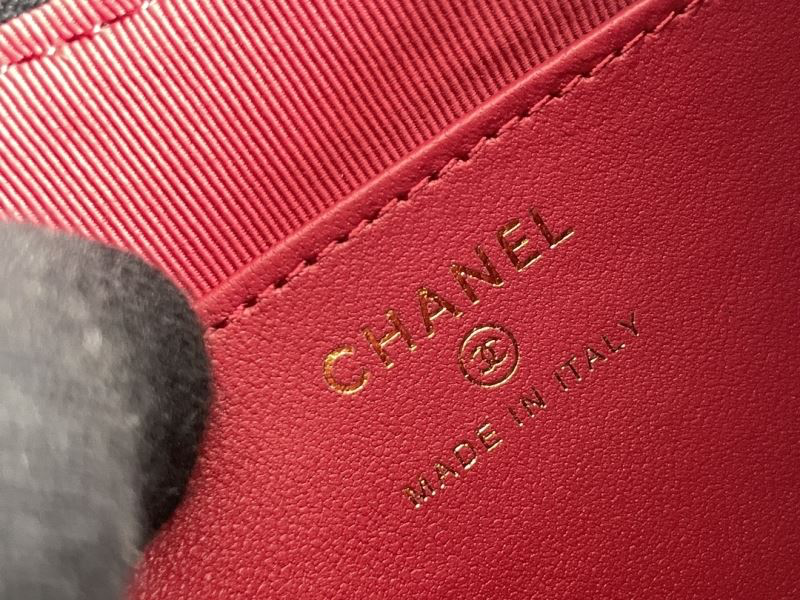 Chanel 90 Clutch 2025 – Glänzendes schwarzes Lammleder mit Metall-Umhängetasche in Gold-, Silber- und Ruthenium-Optik