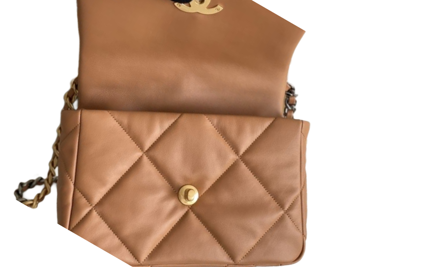 Chanel 19 Flap Schultertasche in Kamelbraun (Modelljahre 2025/2026), Gold-, Silber- und Ruthenium-Finish