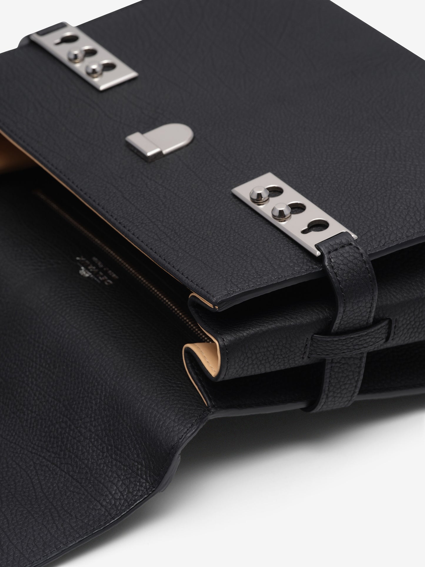 Delvaux Tempête MM Crispy Kalbsleder (2023)