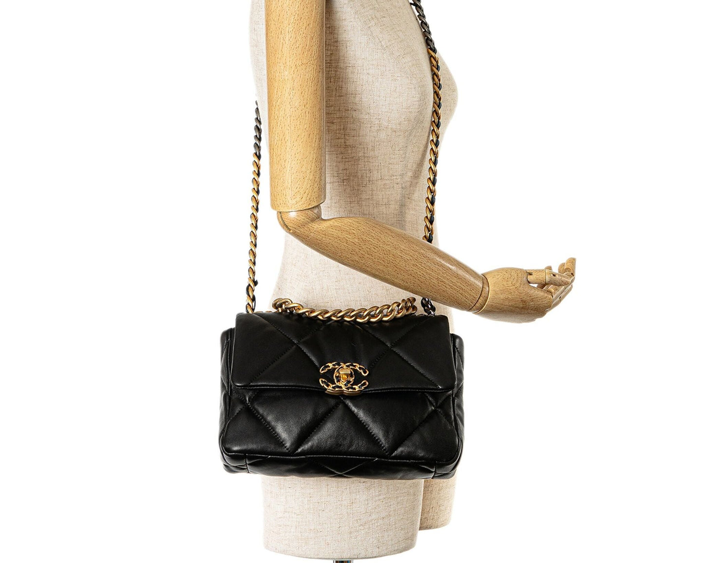 Chanel Small 19 Flap Bag Zwart Lamsleer 2023