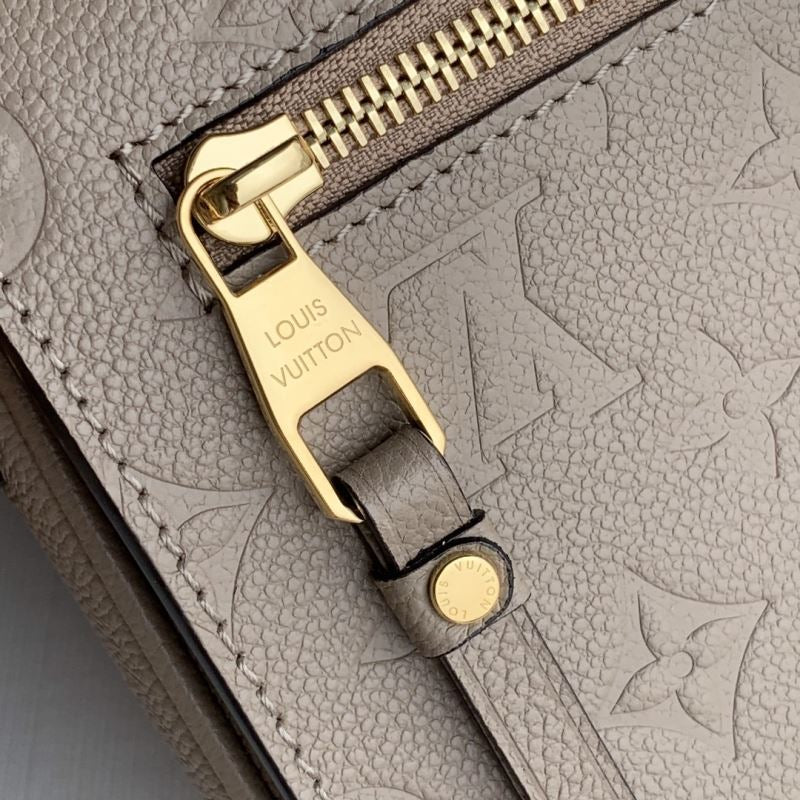 Louis Vuitton Pochette Métis Schoudertas Monogram Empreinte Leer in Dune Beige