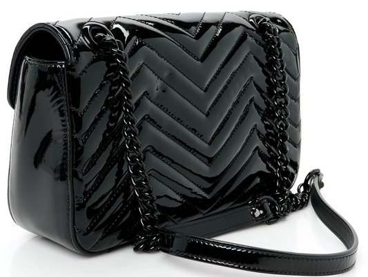 Gucci Marmont Monochrome Lackleder-Schultertasche, klein, schwarz, Matelassé • Gebraucht