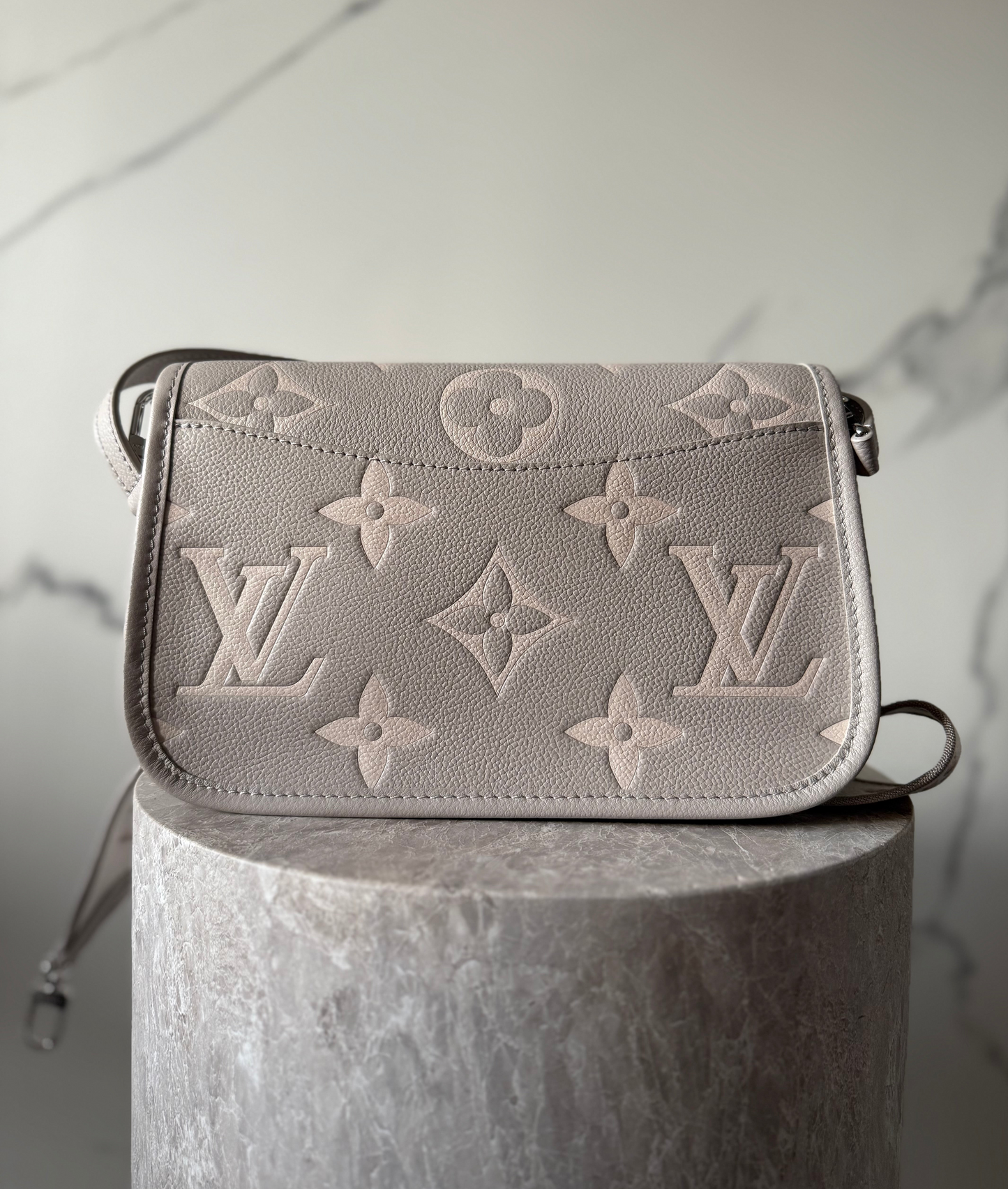 Louis Vuitton Diane Damen-Schultertasche Brume Quartz