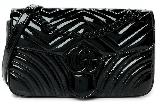 Gucci Marmont Monochrome Lackleder-Schultertasche, klein, schwarz, Matelassé • Gebraucht