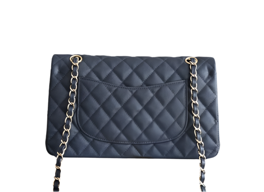 Chanel Classic Flap Bag Medium – Marineblaues Caviar-Leder mit goldfarbenen Beschlägen – Gebrauchte Schultertasche aus der Kollektion 2023