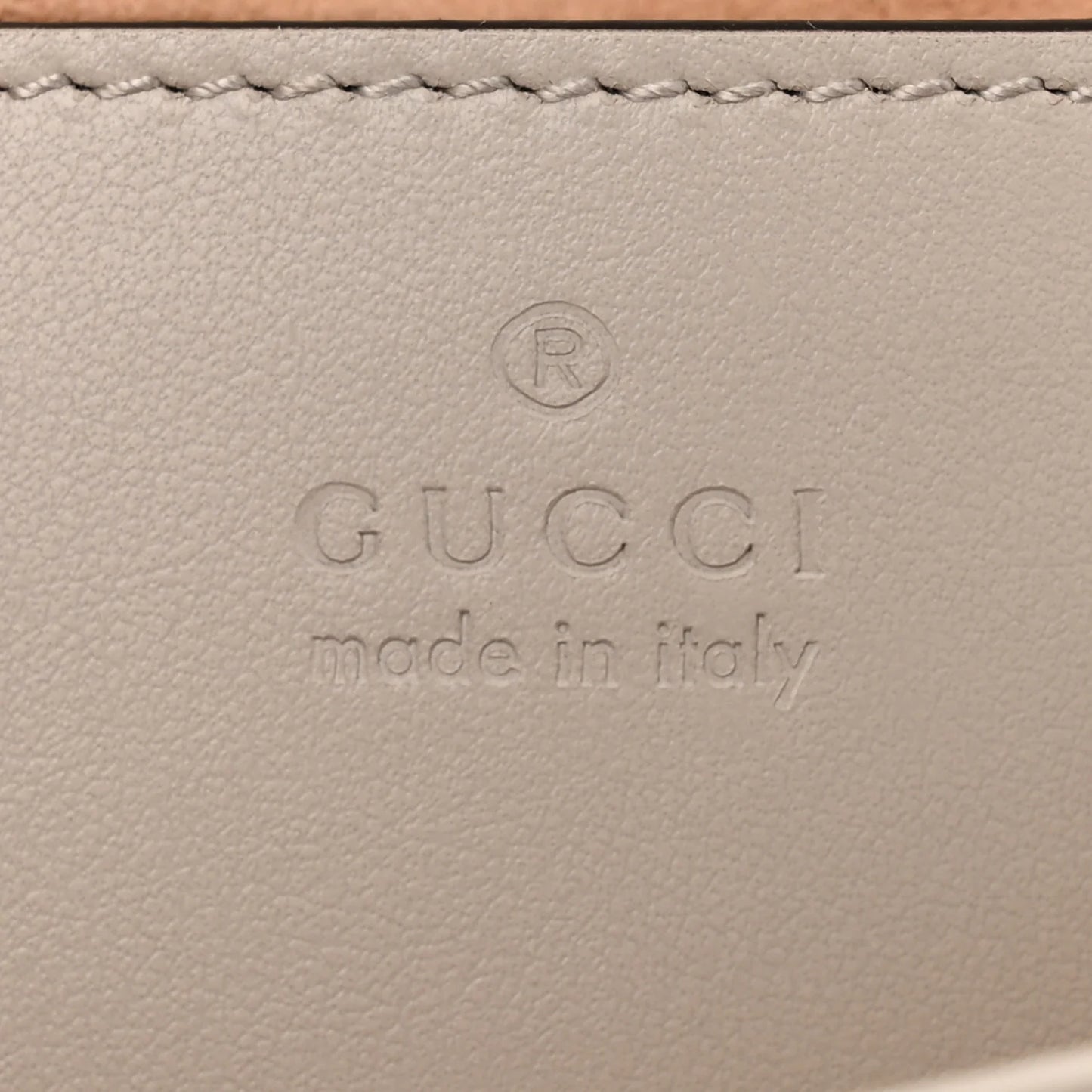 Gucci Marmont Kleine Damen-Schultertasche Matelassé 2024 Hellgrau • Gebraucht