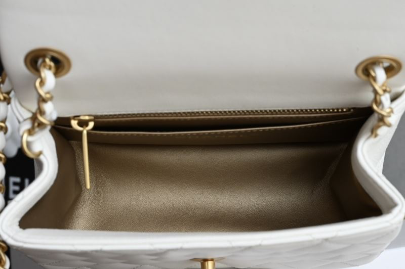 Chanel Classic Timeless Mini Flap Bag – Wit Lamsleer Gold CC & Pearl Chain
