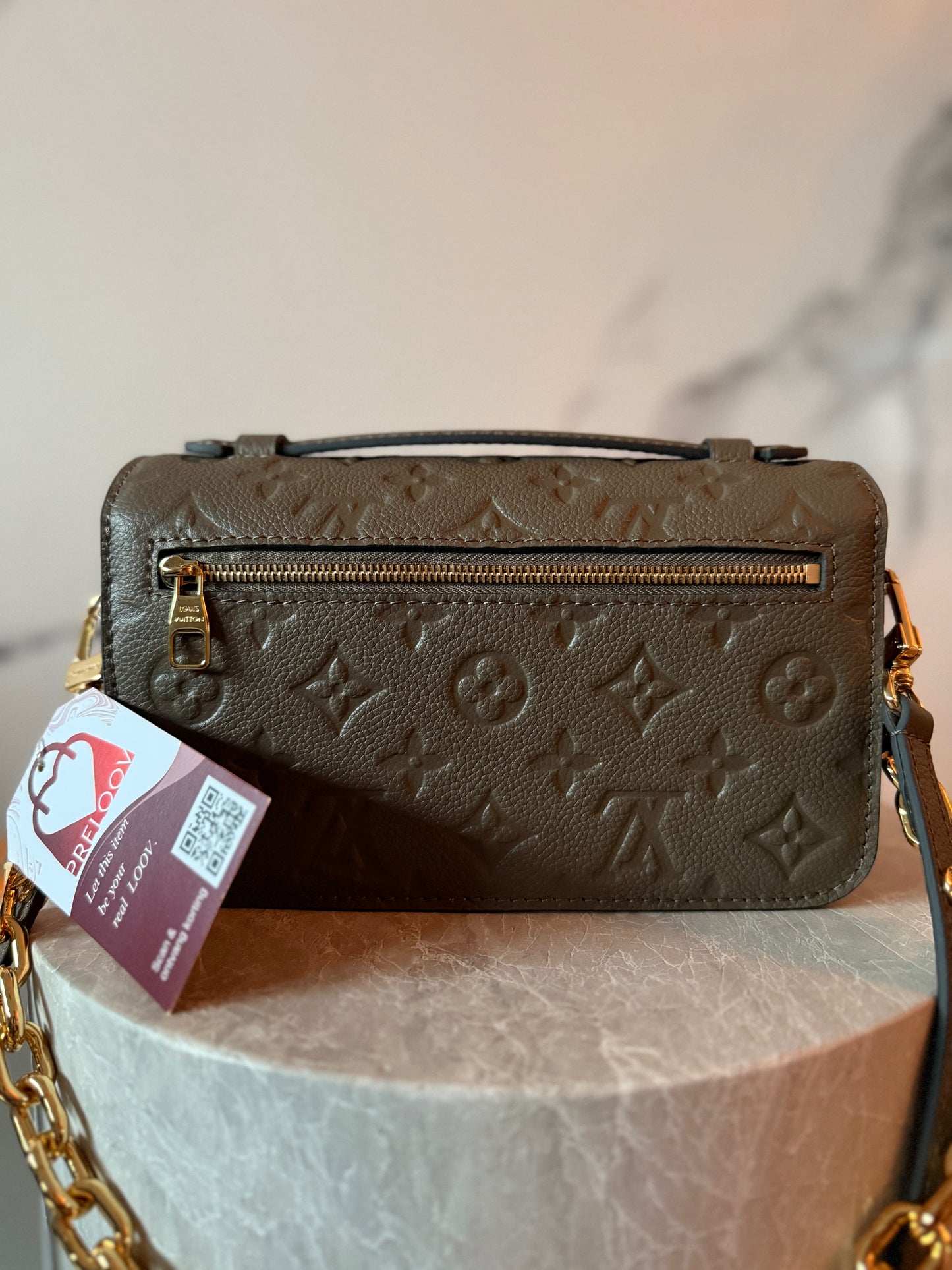 Louis Vuitton Pochette Metis East West Smoke M25910