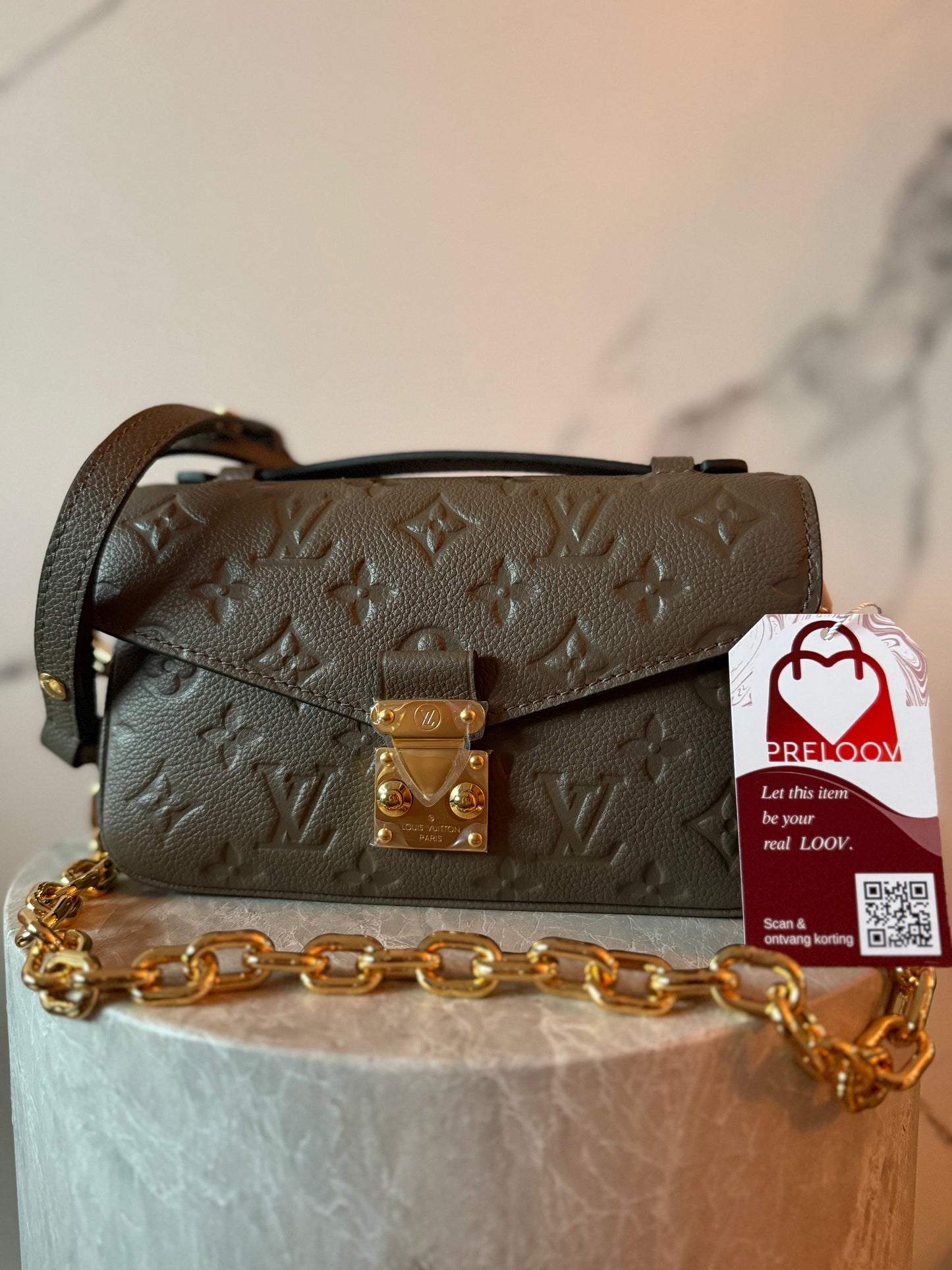 Louis Vuitton Pochette Metis East West Smoke M25910