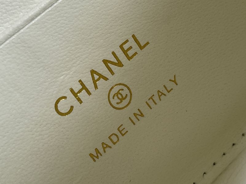 Chanel Kelly S25 – Wit Caviar Leder met Gevlochten CC & Handvat – Preloved Designer Top-Handle Bag