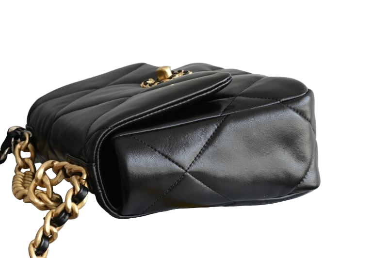 Chanel 19 Flap Bag Small – Wit Glanzend Lamsleer met Goud-, Zilver- & Ruthenium Hardware – Preloved Designer schoudertas 2025