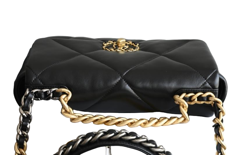 Chanel 19 Flap Bag Small – Wit Glanzend Lamsleer met Goud-, Zilver- & Ruthenium Hardware – Preloved Designer schoudertas 2025