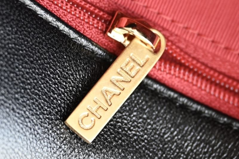 Chanel 19 Flap Bag Small – Wit Glanzend Lamsleer met Goud-, Zilver- & Ruthenium Hardware – Preloved Designer schoudertas 2025
