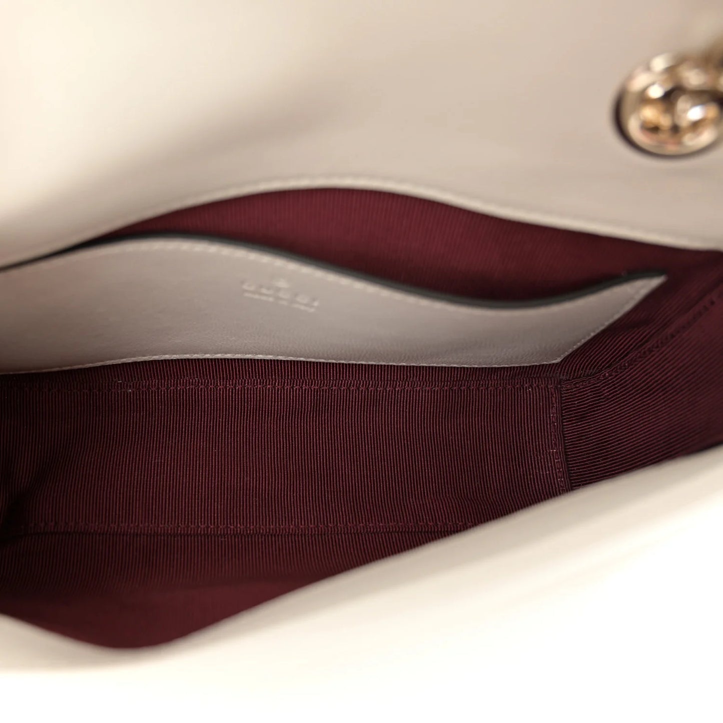 Gucci Marmont Tasche für Damen – Neues Modell 2025, kleine Schultertasche, Matelassé, Weiß • Gebraucht