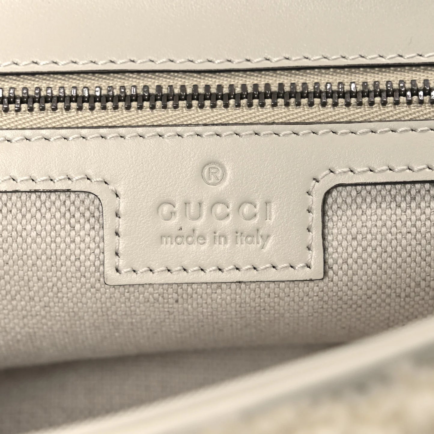 Gucci Marmont Tasche Damen – Kleine Schultertasche aus gesteppter Wolle, Altweiß • Gebraucht