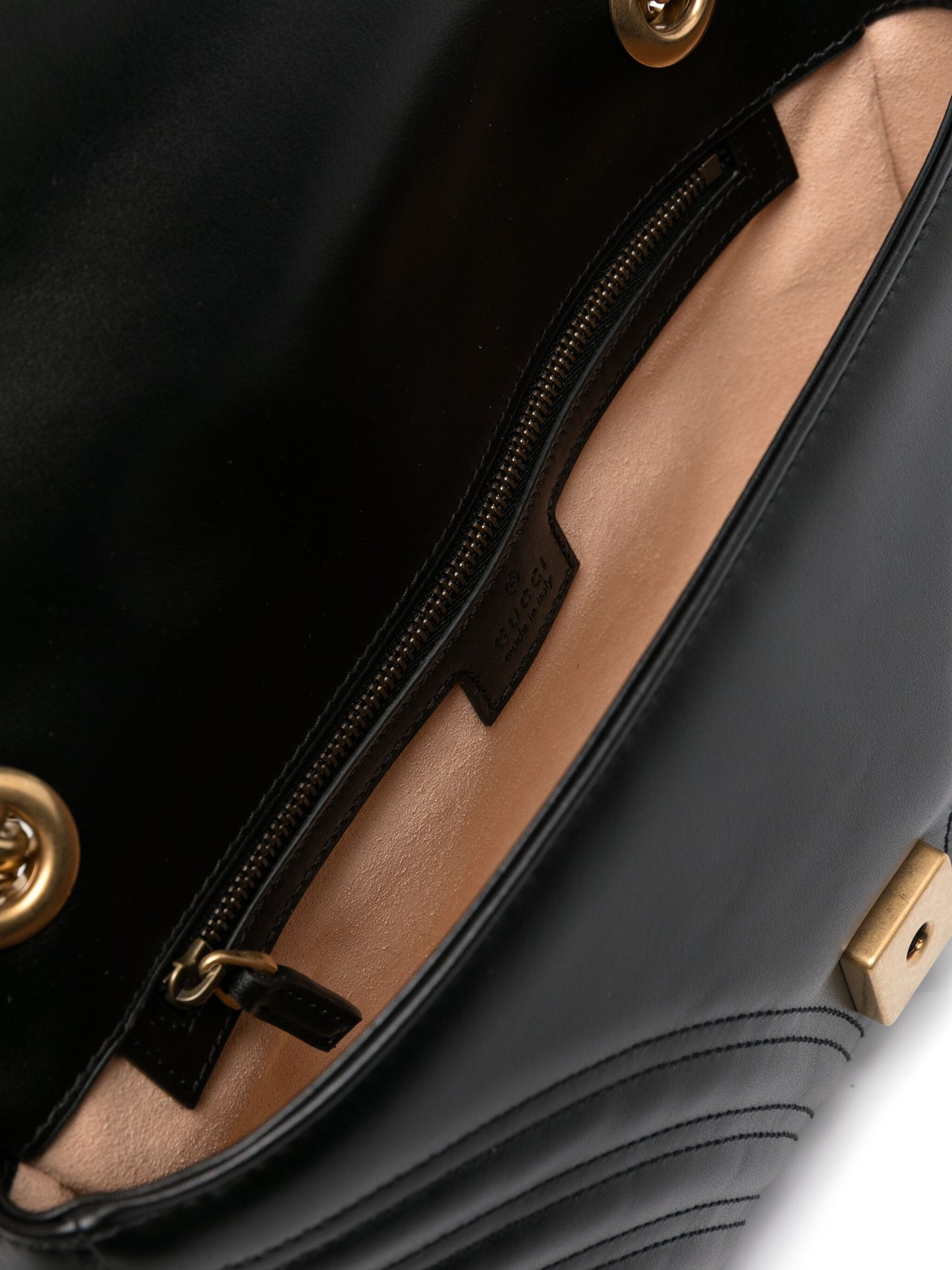 Gucci Marmont Kleines schwarzes Matelassé-Chevron-Leder